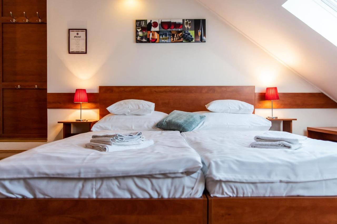 Fenyes Vinorium Bed & Breakfast โชพรอน ภายนอก รูปภาพ