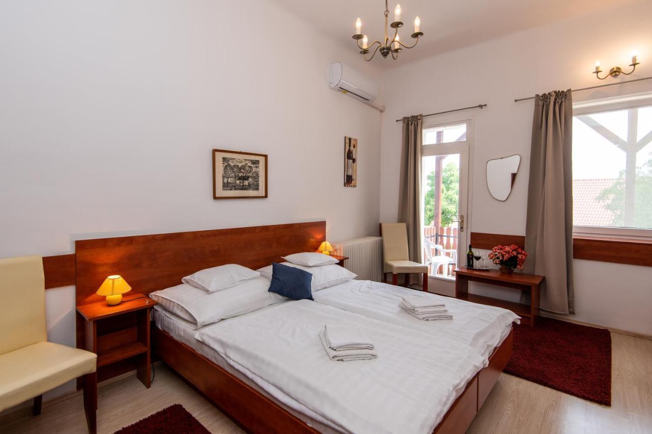Fenyes Vinorium Bed & Breakfast โชพรอน ภายนอก รูปภาพ