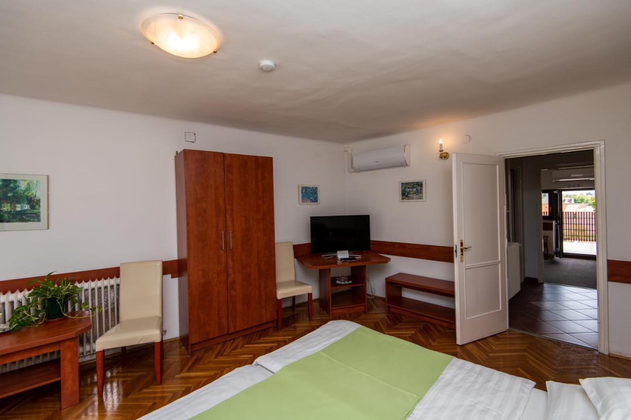Fenyes Vinorium Bed & Breakfast โชพรอน ภายนอก รูปภาพ