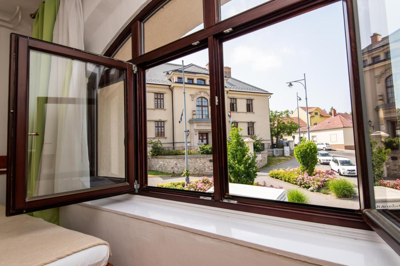 Fenyes Vinorium Bed & Breakfast โชพรอน ภายนอก รูปภาพ